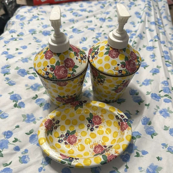 Retired, MacKenzie Childs Enamelware Buttercup Soap Dispensers set & soap dish - Picture 6 of 6